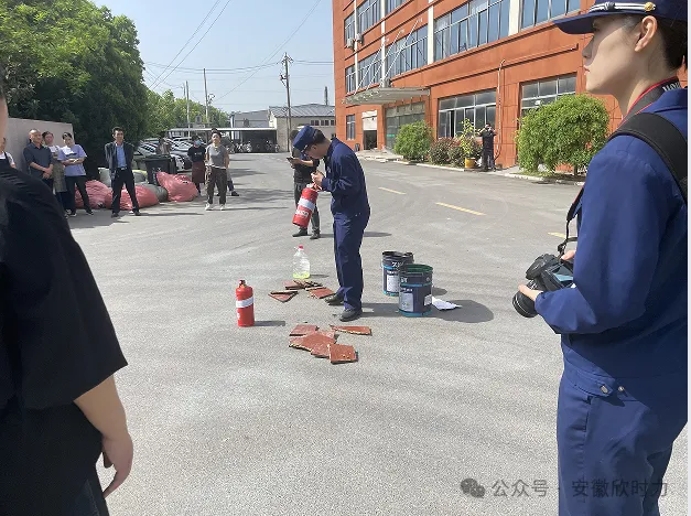 Репортаж о тренинге по пожарной безопасности и аварийно-спасательных учениях в компании ООО Аньхой Синьшили Технолоджи Девелопмент666 (14)